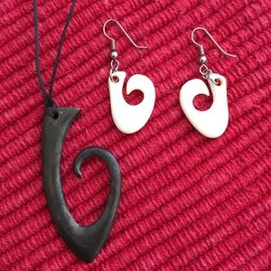 Australian Aboriginal hook earrings & necklace